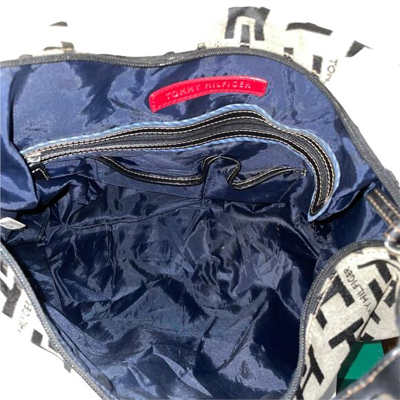 Tommy Hilfiger Logo Hobo Shoulder Bag - Picture 4 of 4